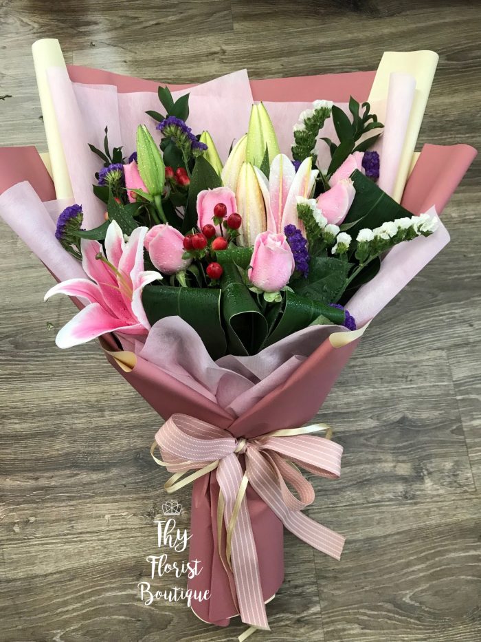 Hand Bouquet ‘ Lily’