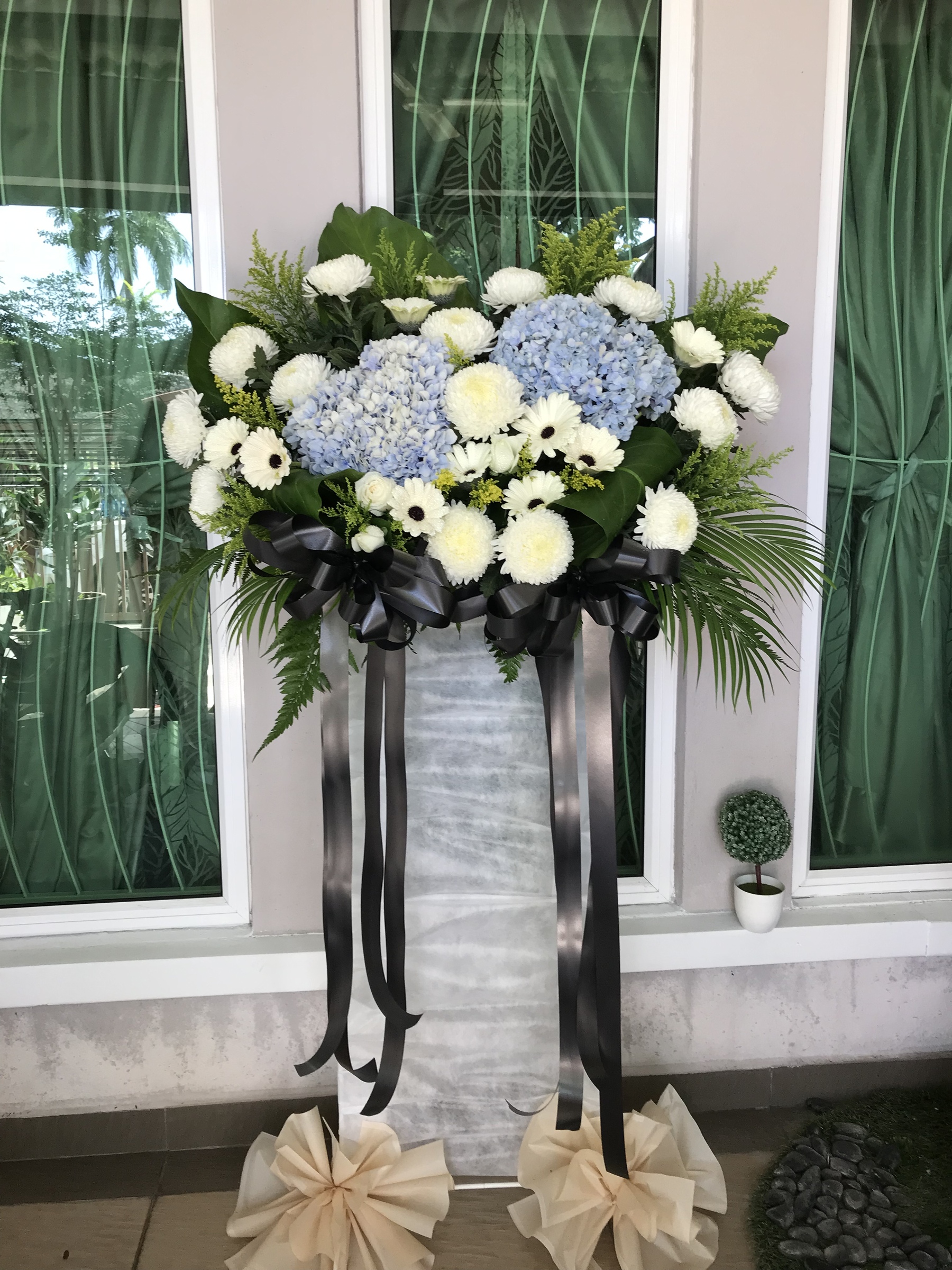 Condolences flower ‘Holly’